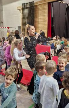 Živahno je bilo v decembru na podružnični šoli Kotlje (10)